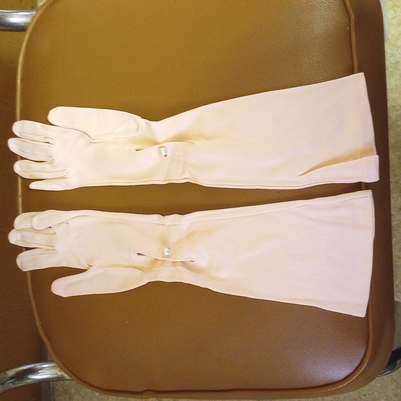 Vtg Van Raalte Peach Rayon Amersuede Formal Gloves, Size 7, Faux Pearl Buttons - Picture 2 of 3